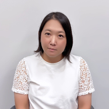髙橋佳那子氏